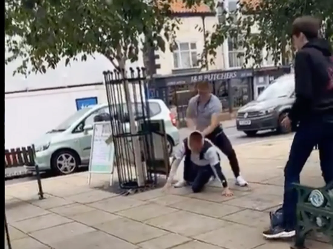 Un ado champion du monde d'arts martiaux agressé en pleine rue
